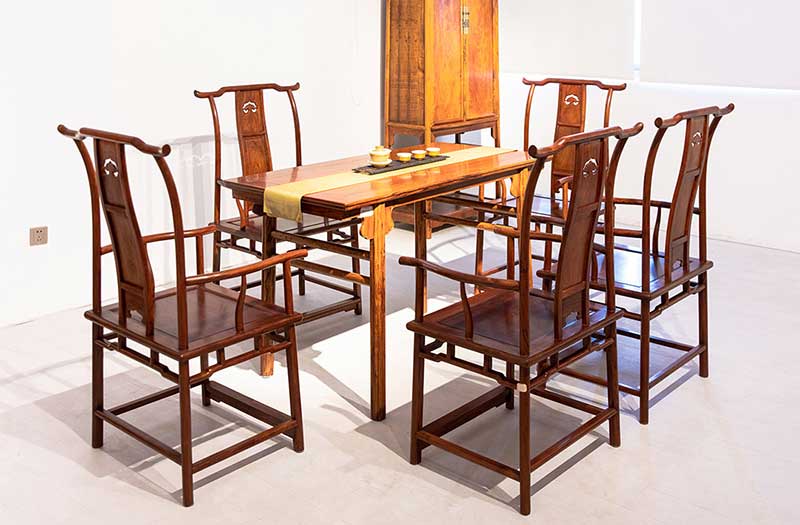 紅木家具的材質(zhì)鑒別：避免選購(gòu)陷阱，買(mǎi)到真品1.jpg